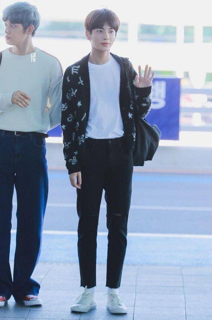 outer Taehyun TXT (instagram.com/txtoutfitstyle)