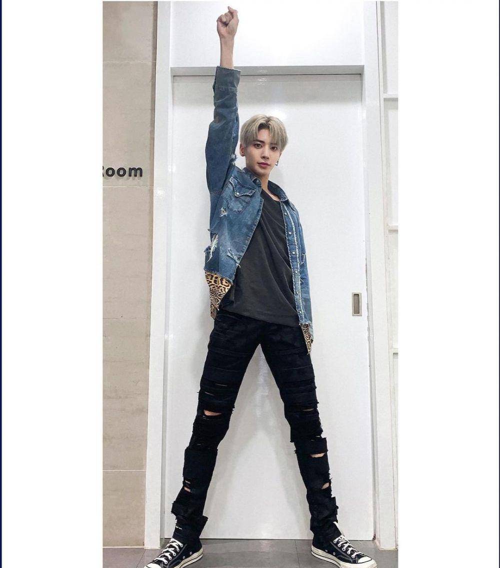 outer Taehyun TXT (instagram.com/txtoutfitstyle)