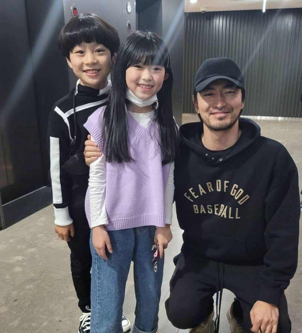 Lee Joo Won, Kwon Ye Eun dan Lee Jin Wook di balik layar drama Bulgasal: Immortal Souls (instagram.com/@yeeun12_mom)