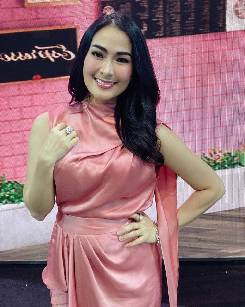 Iis Dahlia (instagram.com/isdadahlia)