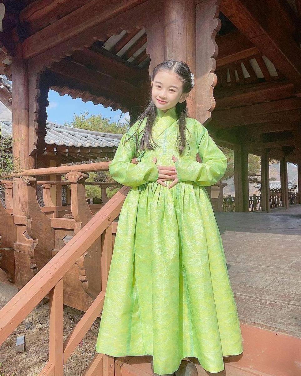 Lee A Ra (instagram.com/@lee_a.ra)