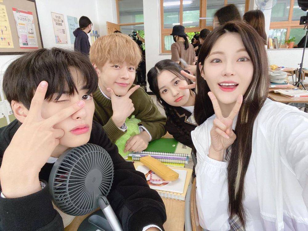 Lee Won Jung, Yoo Seon Ho, Jihan, dan Han Chae Kyung (instagram.com/official_yooseonho)