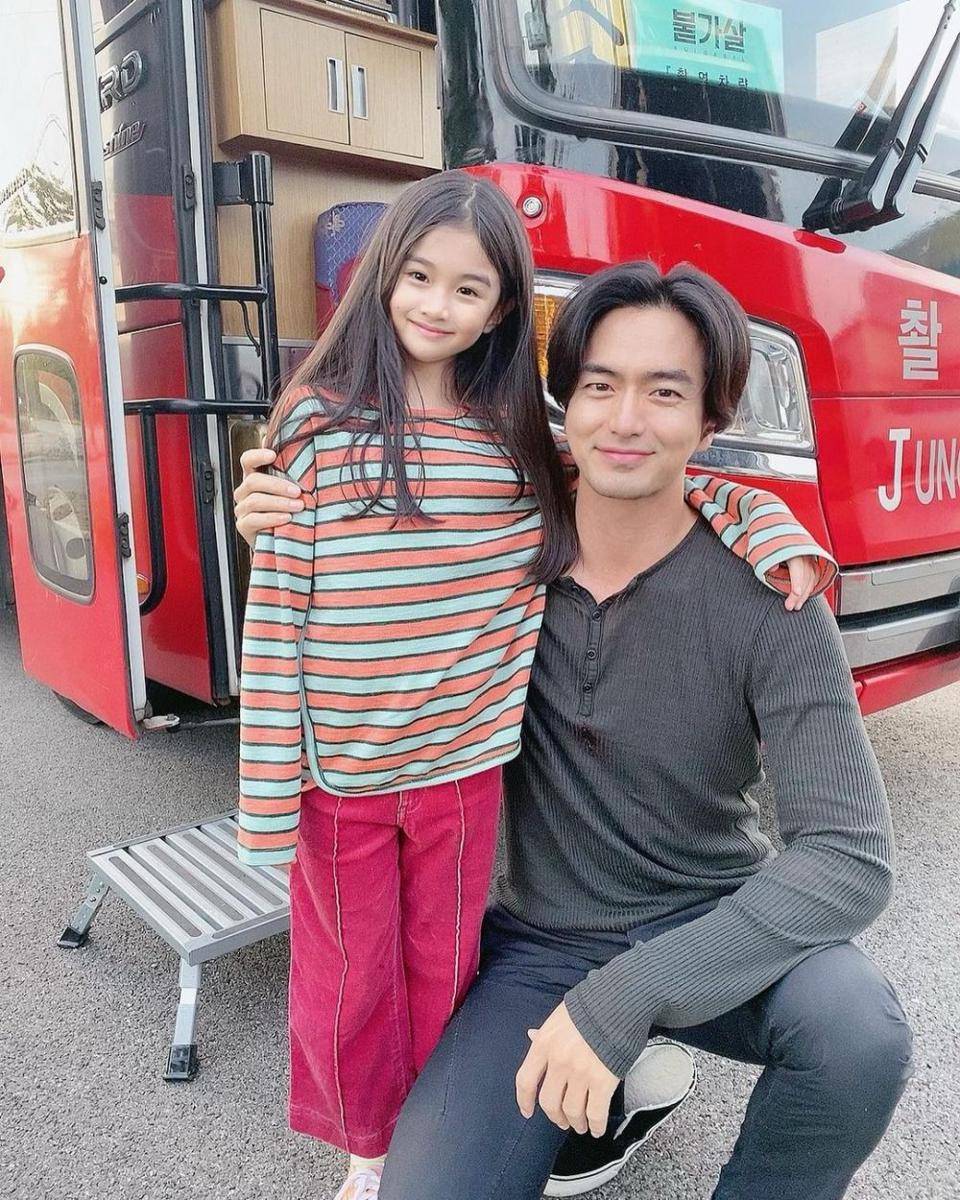 Lee A Ra dan Lee Jin Wook di balik layar drama Bulgasal: Immortal Souls (instagram.com/@lee_a.ra)