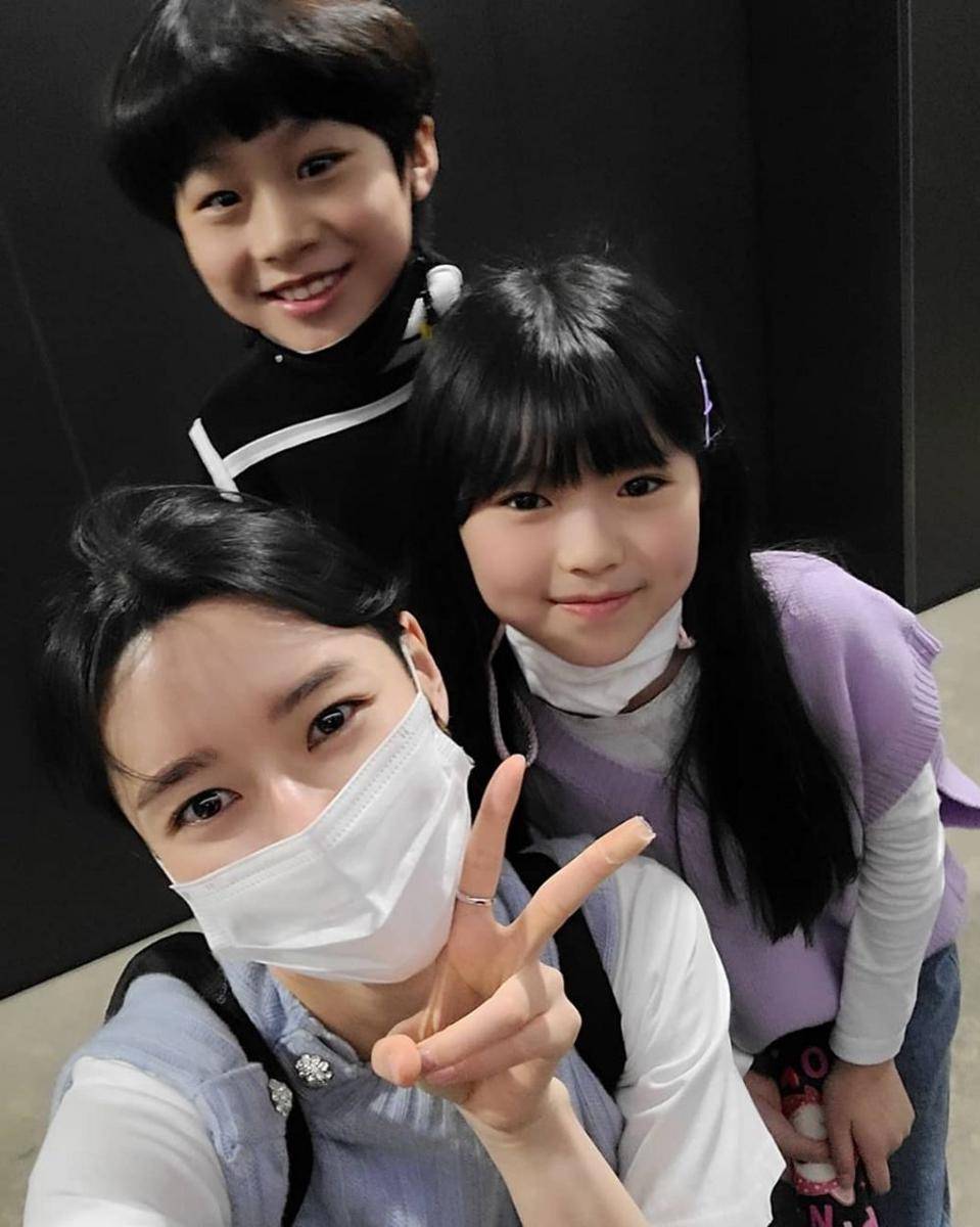 Lee Joo Won, Kwon Na Ra dan Kwon Ye Eun di balik layar drama Bulgasal: Immortal Souls (instagram.com/@yeeun12_mom)