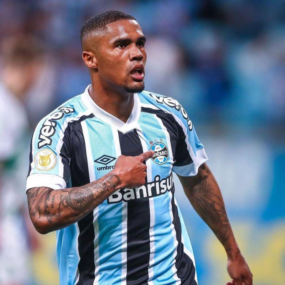 Douglas Costa tampil berkostum Gremio. (instagram.com/douglascosta)