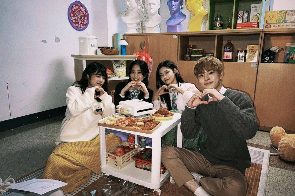 Choi Ye Na, Jihan, Han Chae Kyung, dan Yoo Seon Ho (instagram.com/sweetchaekyung)