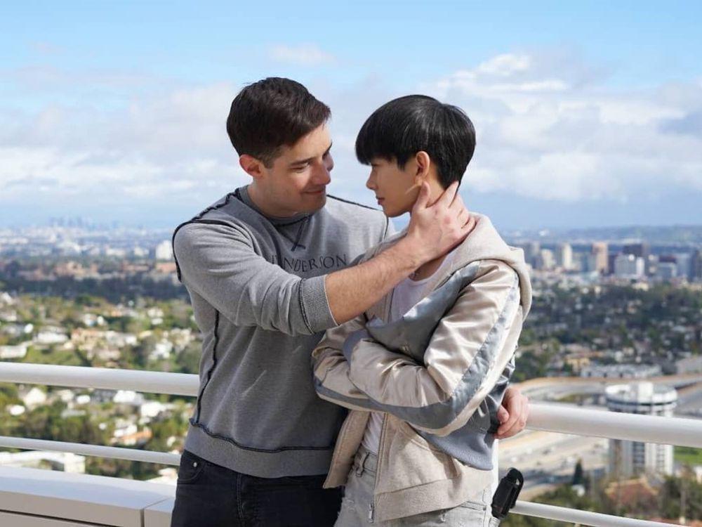 Jadi Sorotan, 10 Potret Mesra Pasangan YouTuber Gay Max dan Yos