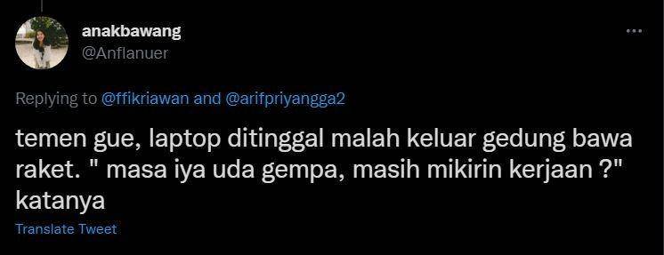 asal selamatkan barang saat gempa (twitter.com/anflanuer)