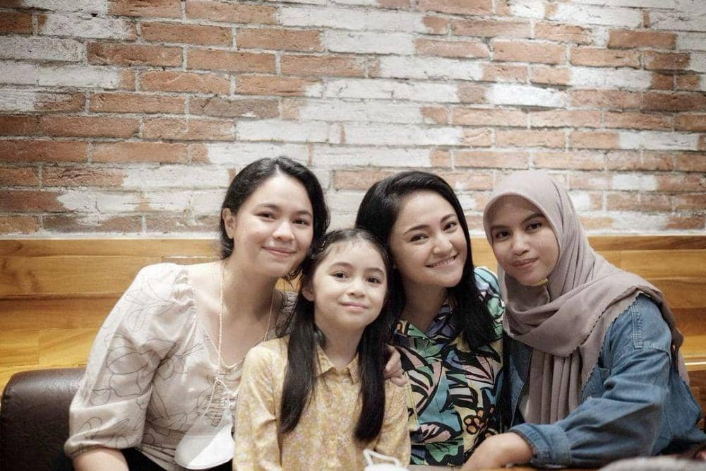 potret Marshanda bersama istri mantan suaminya (instagram.com/nesyanabila)