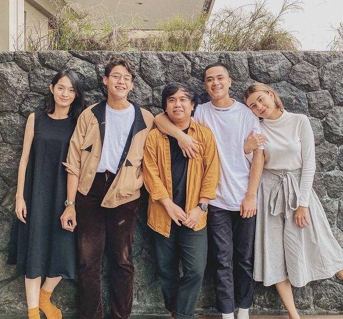 Ardhito&istri (Instagram.com/awkarin)
