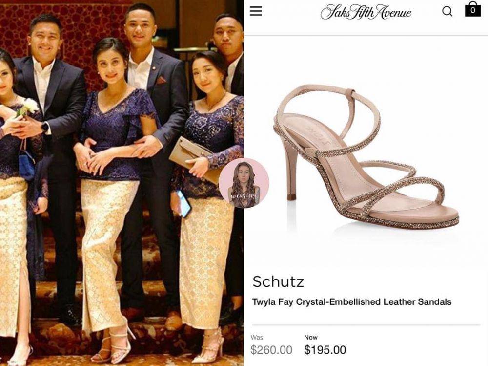 Awkarin memakai heels dari merk Schutz (instagram.com/awkarin.wearing)