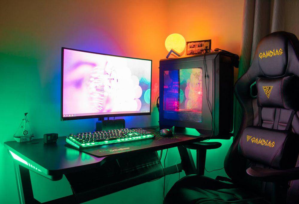 ilustrasi PC gaming (pexels.com/John Petalcurin)