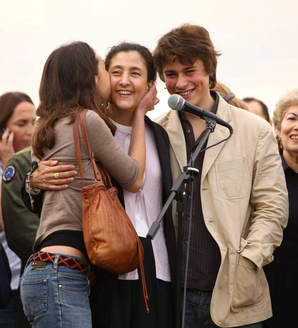 Ingrid Betancourt bersama anaknya Lawrence Delloye. (twitter.com/eldiario)