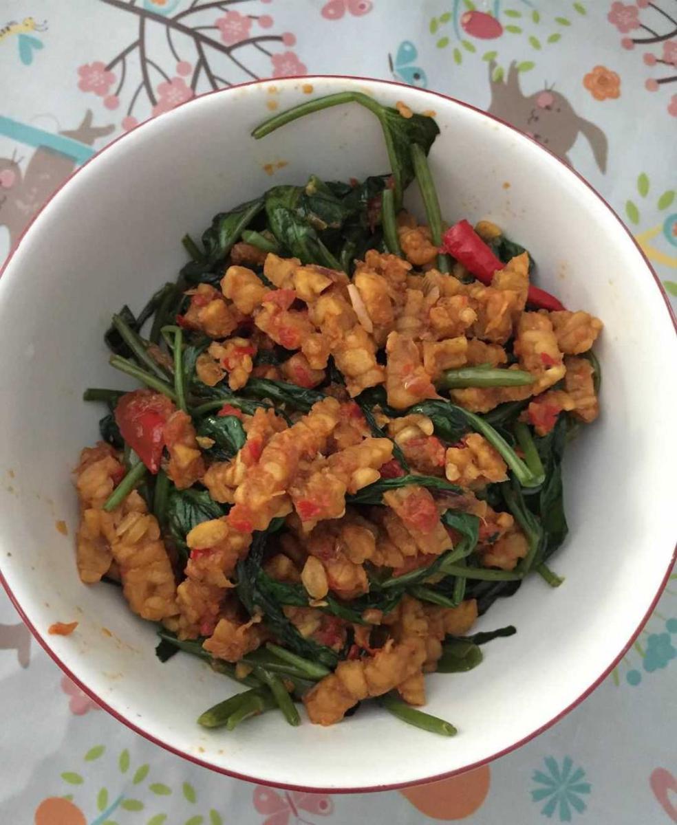 Resep Tumis Kangkung Tempe Ulek yang Bikin Ngiler