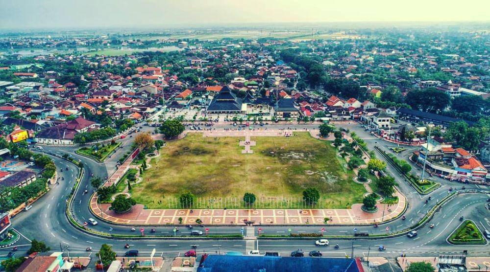 Pemandangan kawasan Masjid Agung Demak dari atas. (instagram.com/babangrandy)