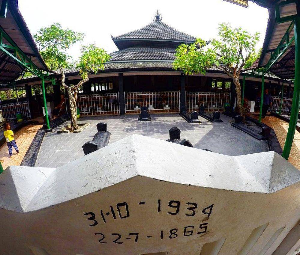 Lokasinya berdekatan dengan pemakaman Sunan Kalijaga. (instagram.com/ryan.zni)