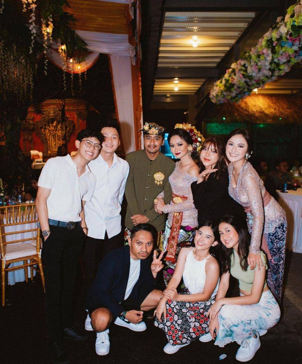 Adu Gaya Mahalini vs Ayu Nindy (instagram.com/mahaliniraharja | instagram.com/nindypricilia)