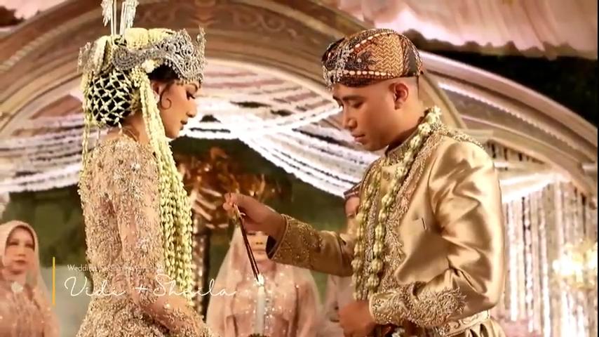 10 Momen Prosesi Adat di Pernikahan Vidi Aldiano dan Sheila Dara