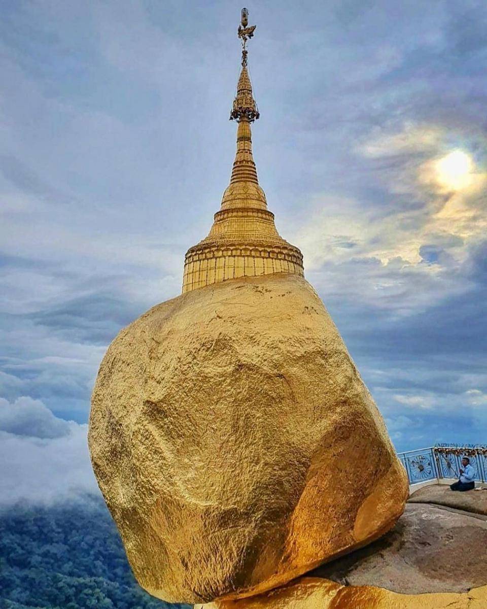 potret Pagoda Kyaiktiyo (instagram.com/wander.franc)