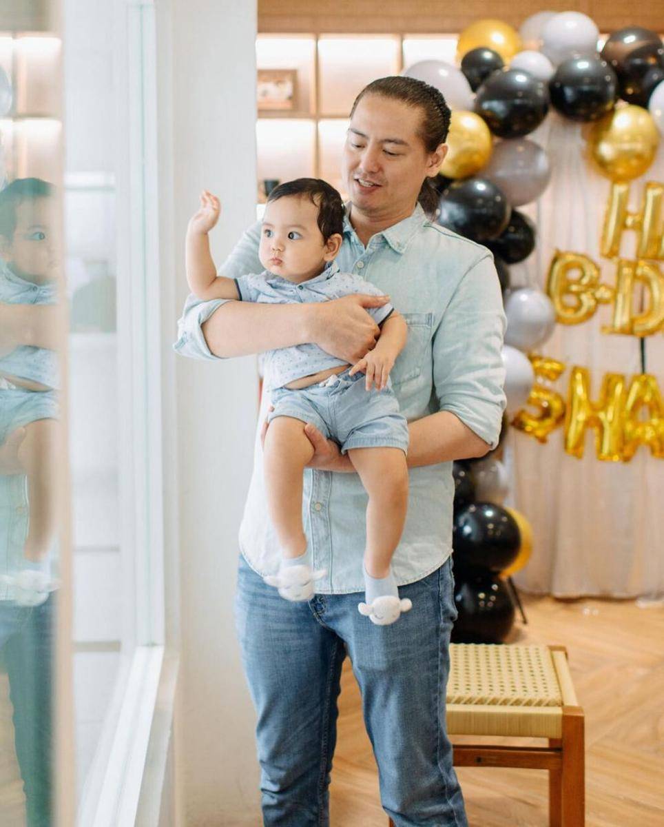 Roger Danuarta dan buah hati (instagram.com/shaquillekailidanuarta)