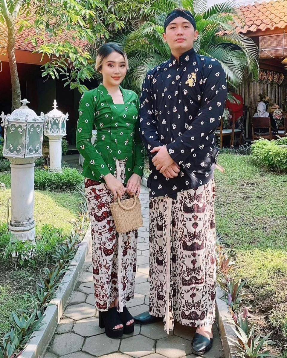 Inspirasi sandal untuk kondangan. (instagram.com/janineintansari)