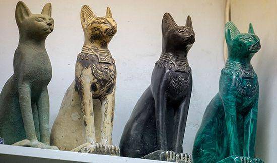 potret patung kucing mesir (aaha.org)