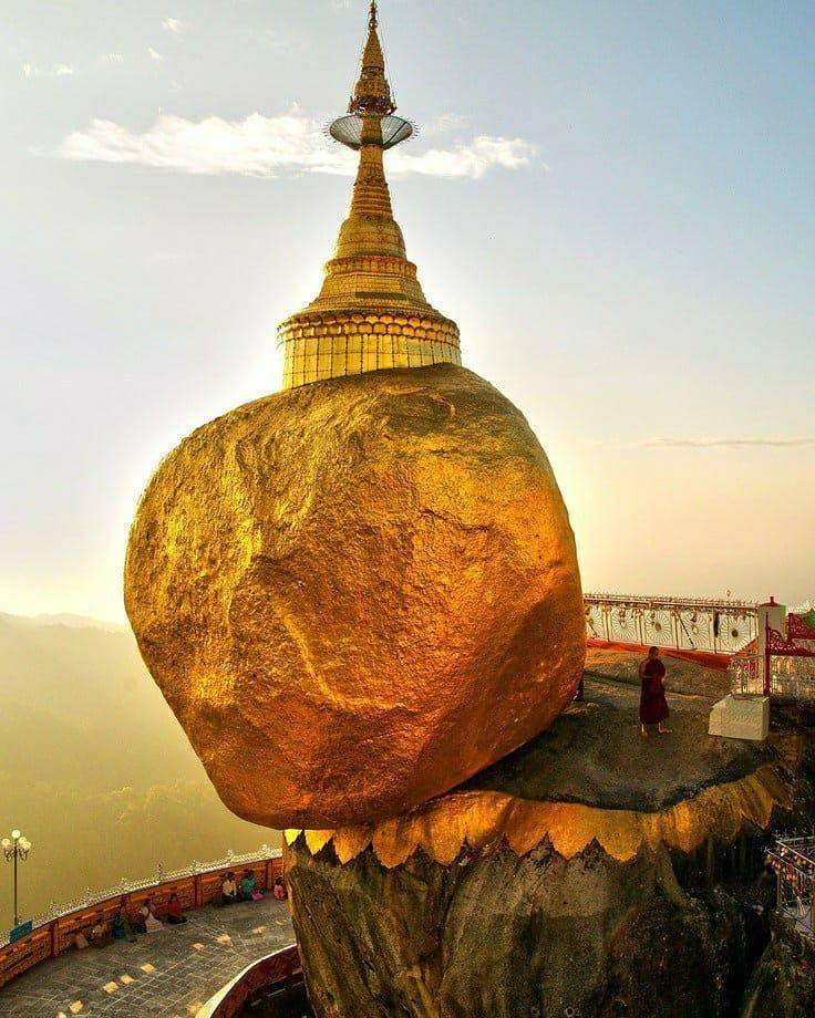 potret Pagoda Kyaiktiyo (instagram.com/world_historical_monuments)