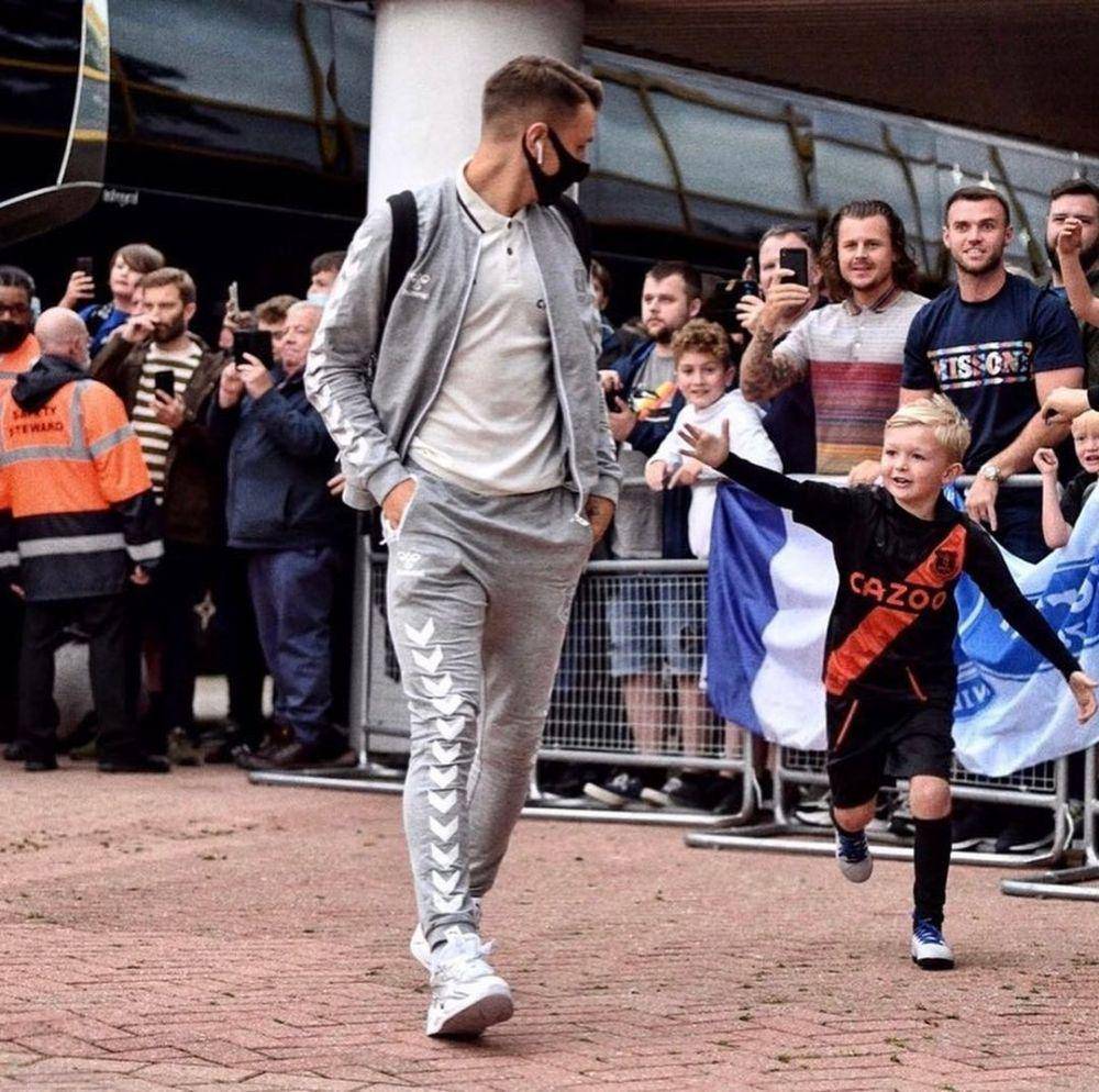 Gaya busana Lucas Digne (instagram.com/lucasdigne)