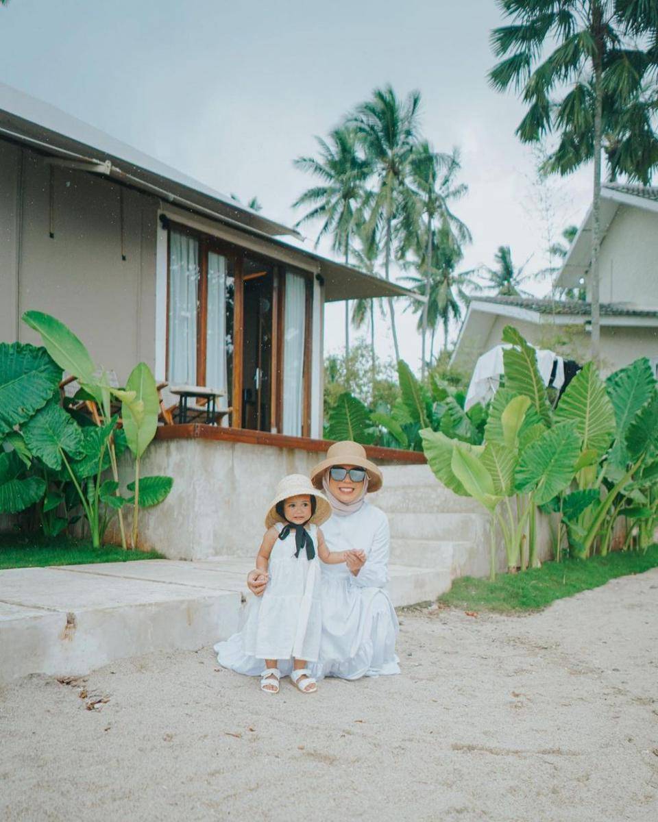 potret Fitri Tropica dan anaknya (instagram.com/fitrop)