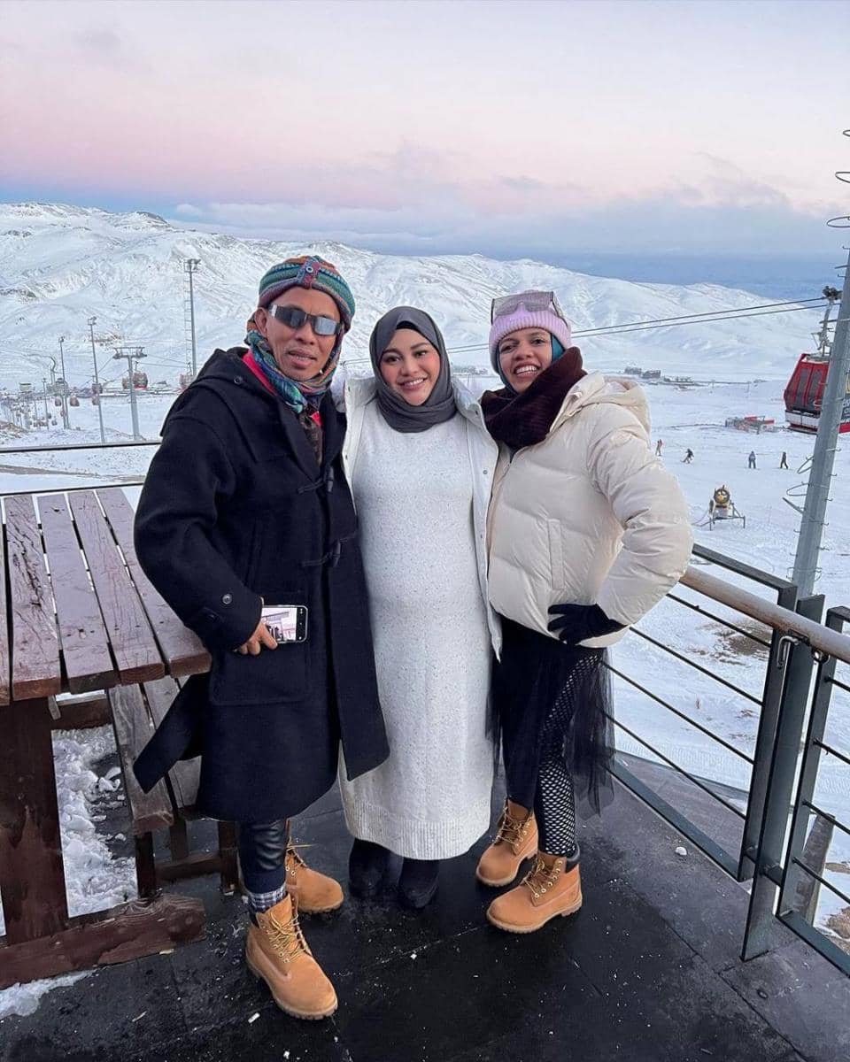 Aurel Hermansyah dan keluarga (instagram.com/genifaruk)