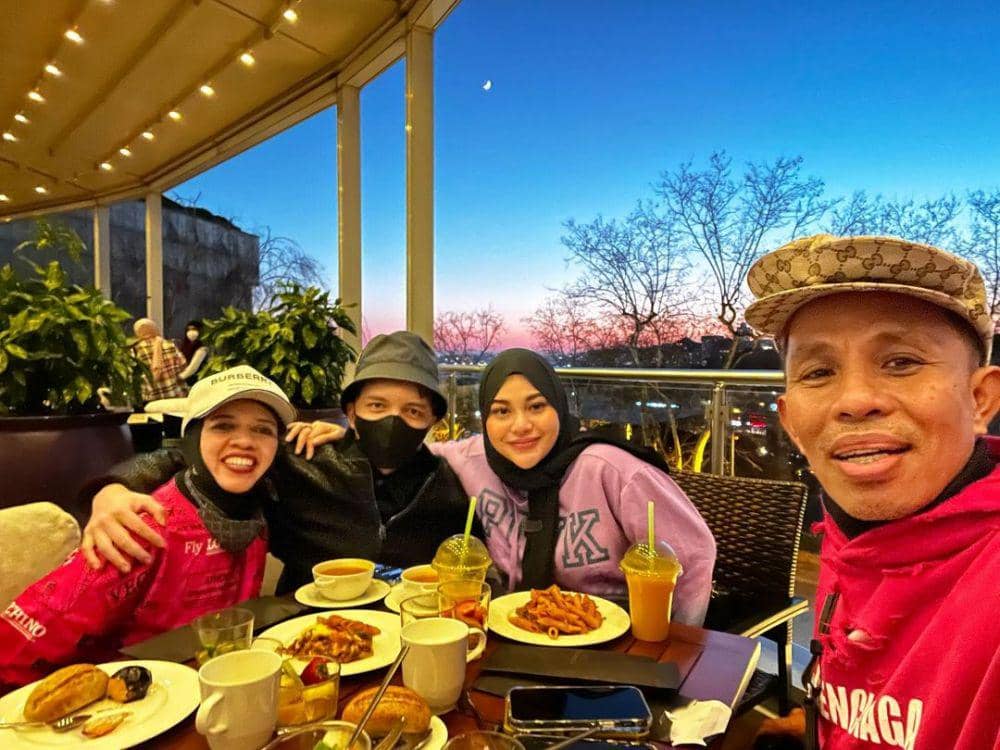 Aurel Hermansyah dan keluarga (instagram.com/genifaruk)