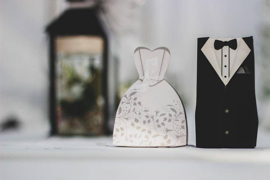 ilustrasi origami berbentuk pasangan (unsplash.com/Tony Eight Media)
