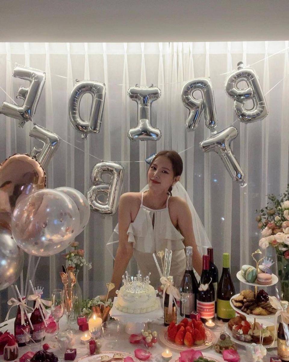 Bridal shower Kim Eun Jung eks Jewelry (Instagram.com/eunjung1128)