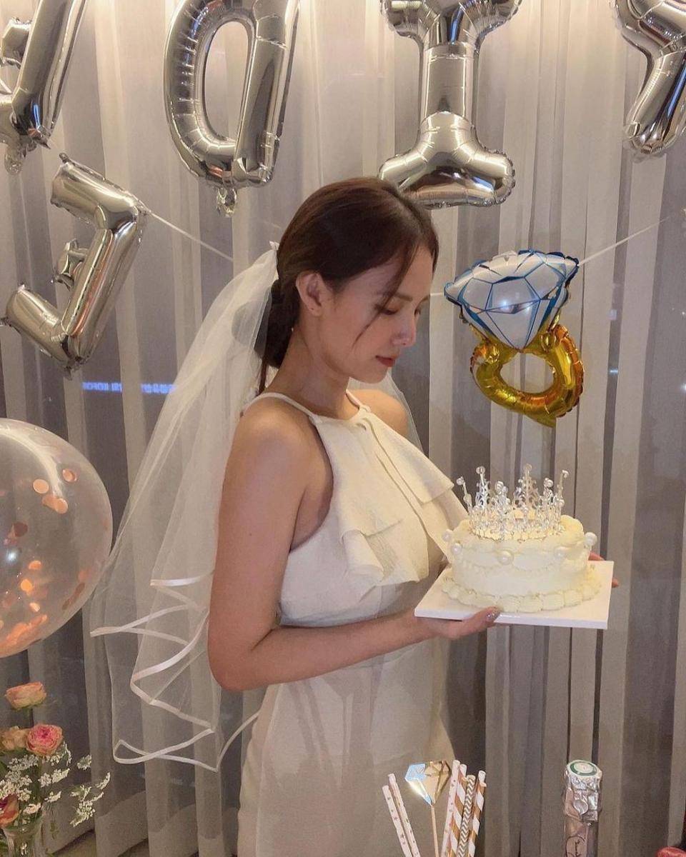 Bridal shower Kim Eun Jung eks Jewelry (Instagram.com/eunjung1128)