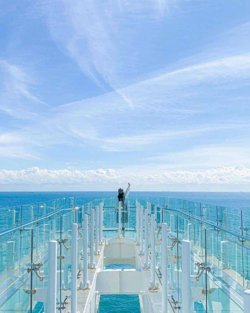 Oryukdo Skywalk (instagram.com/busanvisit.jp)