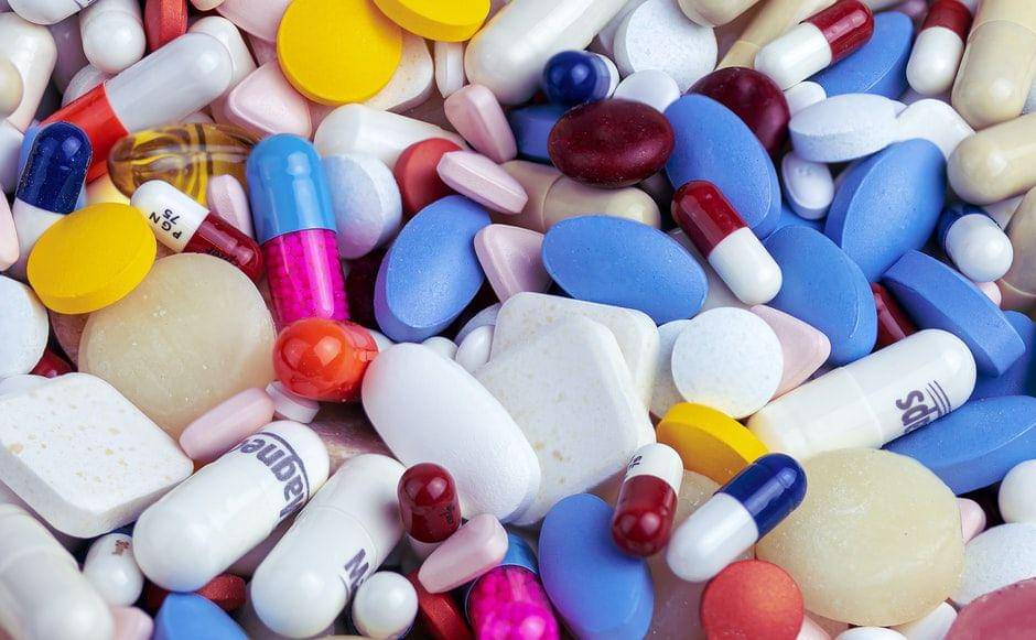 ilustrasi obat-obatan (unsplash.com/Myriam Zilles)