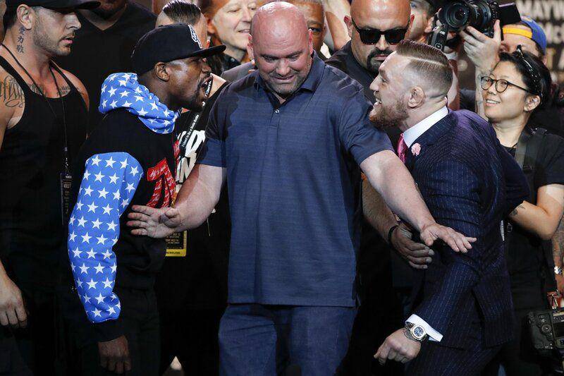 Floyd Mayweather vs Conor Mcregor (bleacherreport.com)