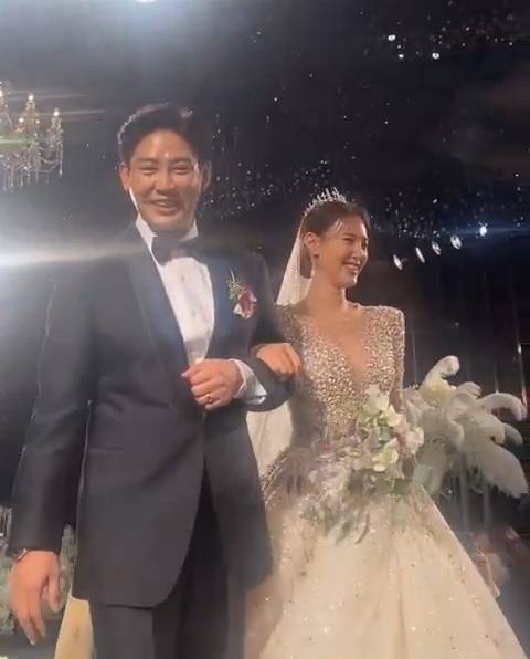 Pernikahan Kim Eun Jung dan Lim Kei 16/1/2022 (Instagram.com/nshooji)