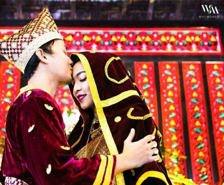 Pernikahan dengan adat Minang Dimas Aditya dan Tika Bravani. Instagram.com/tikabravani