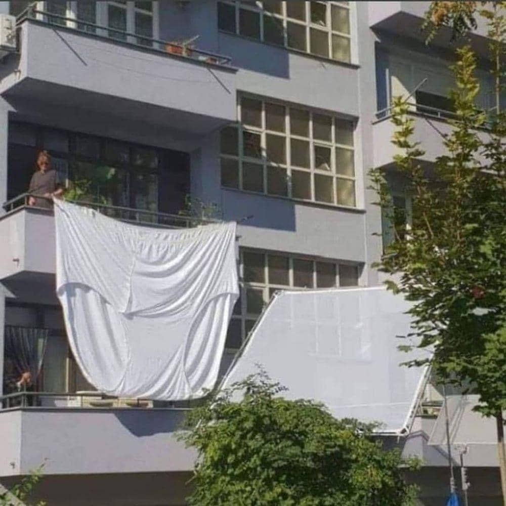 orang pakai benda raksasa (instagram.com/recehqq.id)