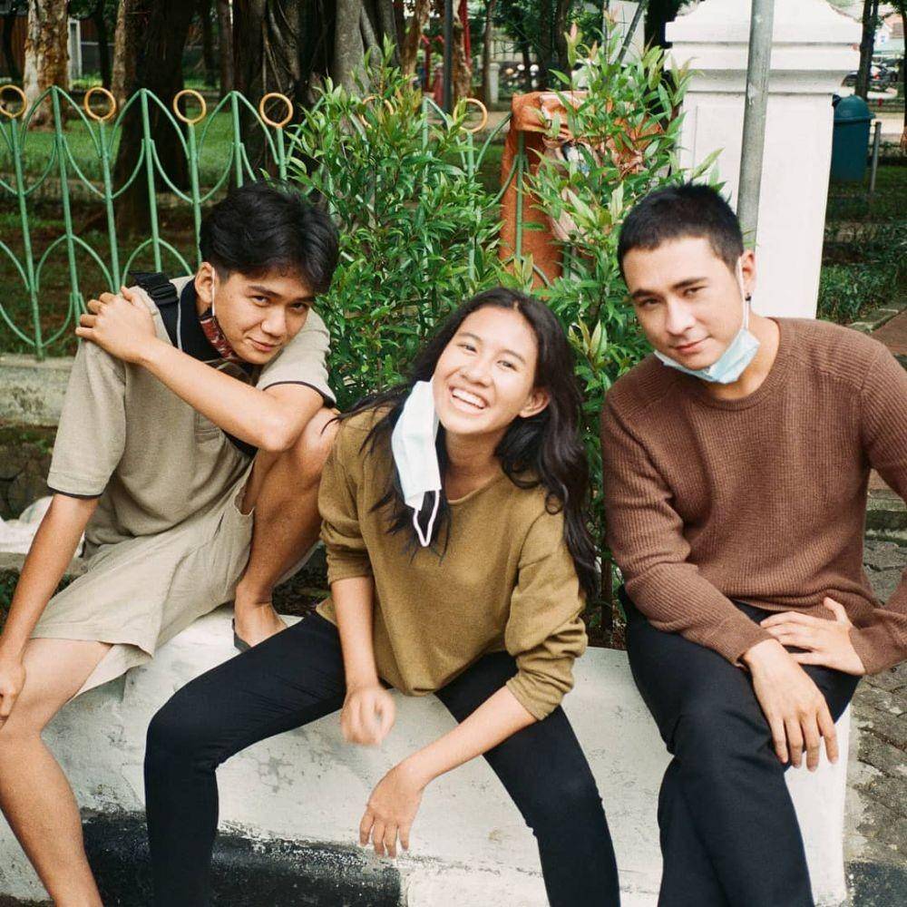 cast Penyalin Cahaya (instagram.com/chiccokurniawan)