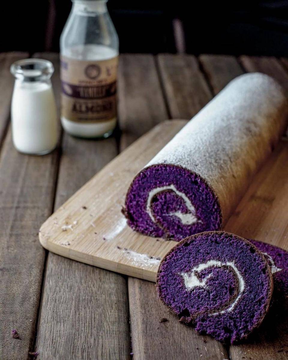 Bolu gulung taro (instagram.com/casadelikitchen)