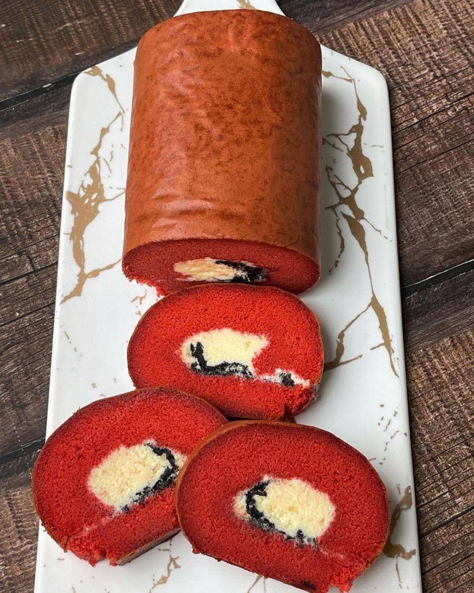 Bolu gulung red velvet (instagram.com/nasrecipe)