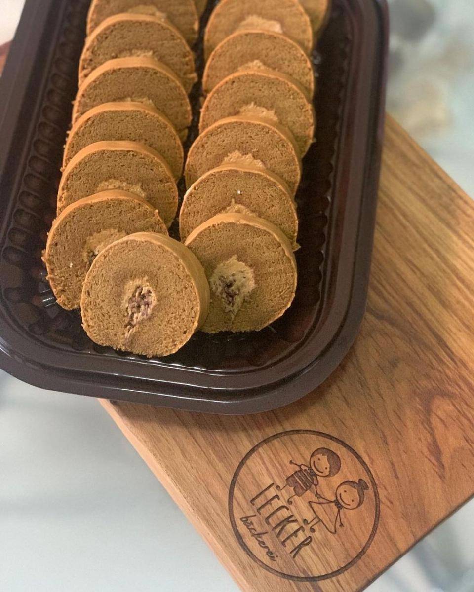 Bolu gulung moka (instagram.com/lecker_backerei)
