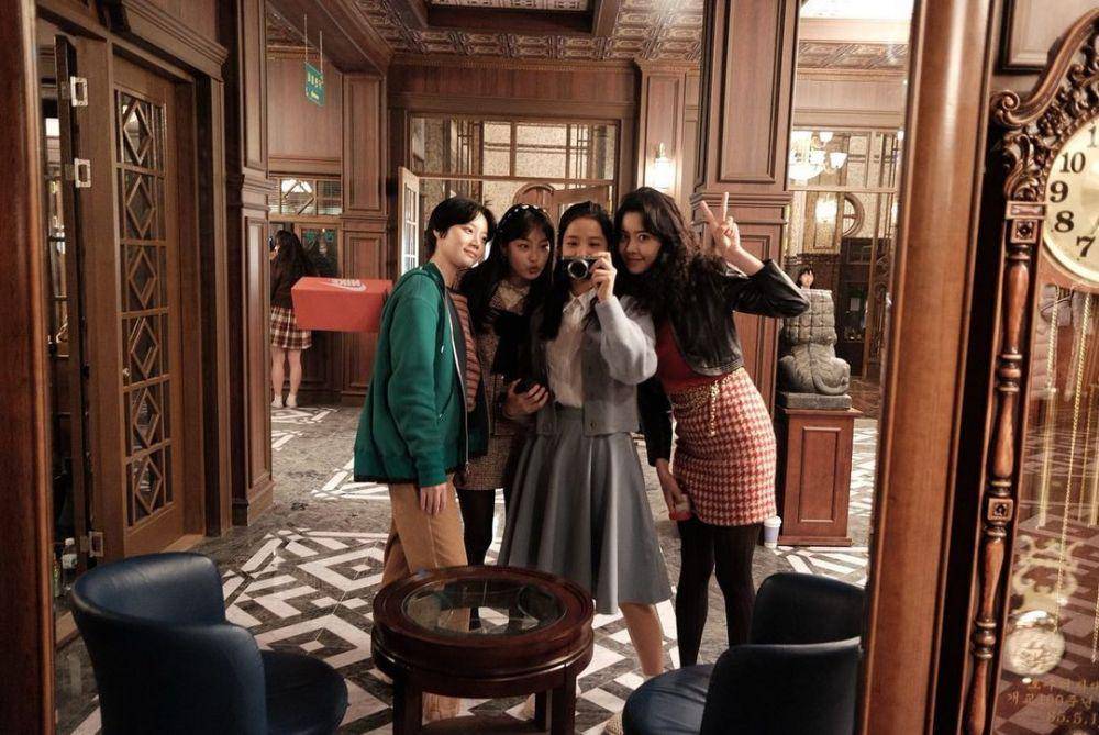 Kim Mi Soo, Choi Hee Jin, Ji Soo, dan Jung Sin Hye  (instagram.com/heee_jjinn)