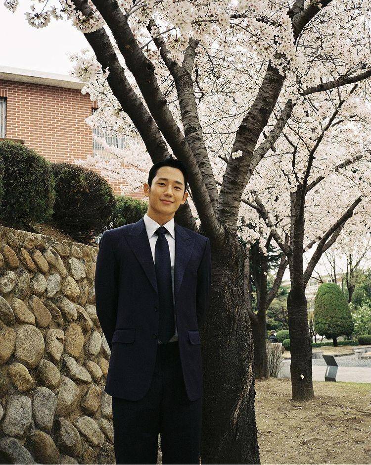 Jung Hae In pemeran drama Snowdrop (Instagram.com/holyhaein)