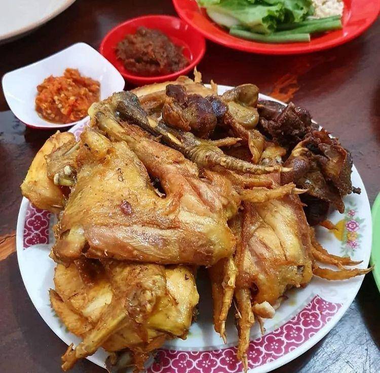 Rumah Makan Ayam Kampung Mbah Karto (Instagram.com/rindurasa_official)