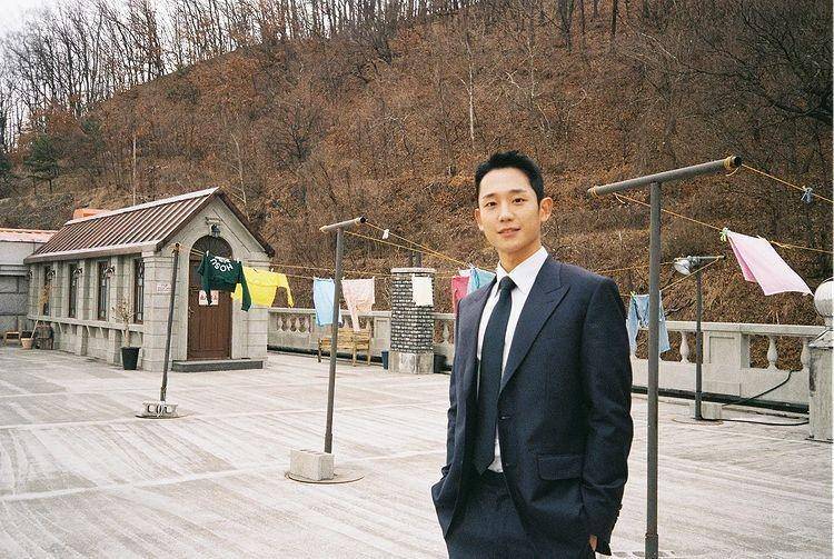 Jung Hae In pemeran drama Snowdrop (Instagram.com/holyhaein)