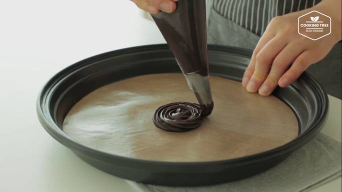 ilustrasi adonan pada loyang (dok. youtube.com/Cooking tree 쿠킹트리)