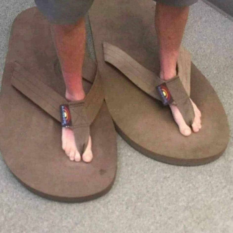 orang pakai benda raksasa (instagram.com/dagelan_jowo)